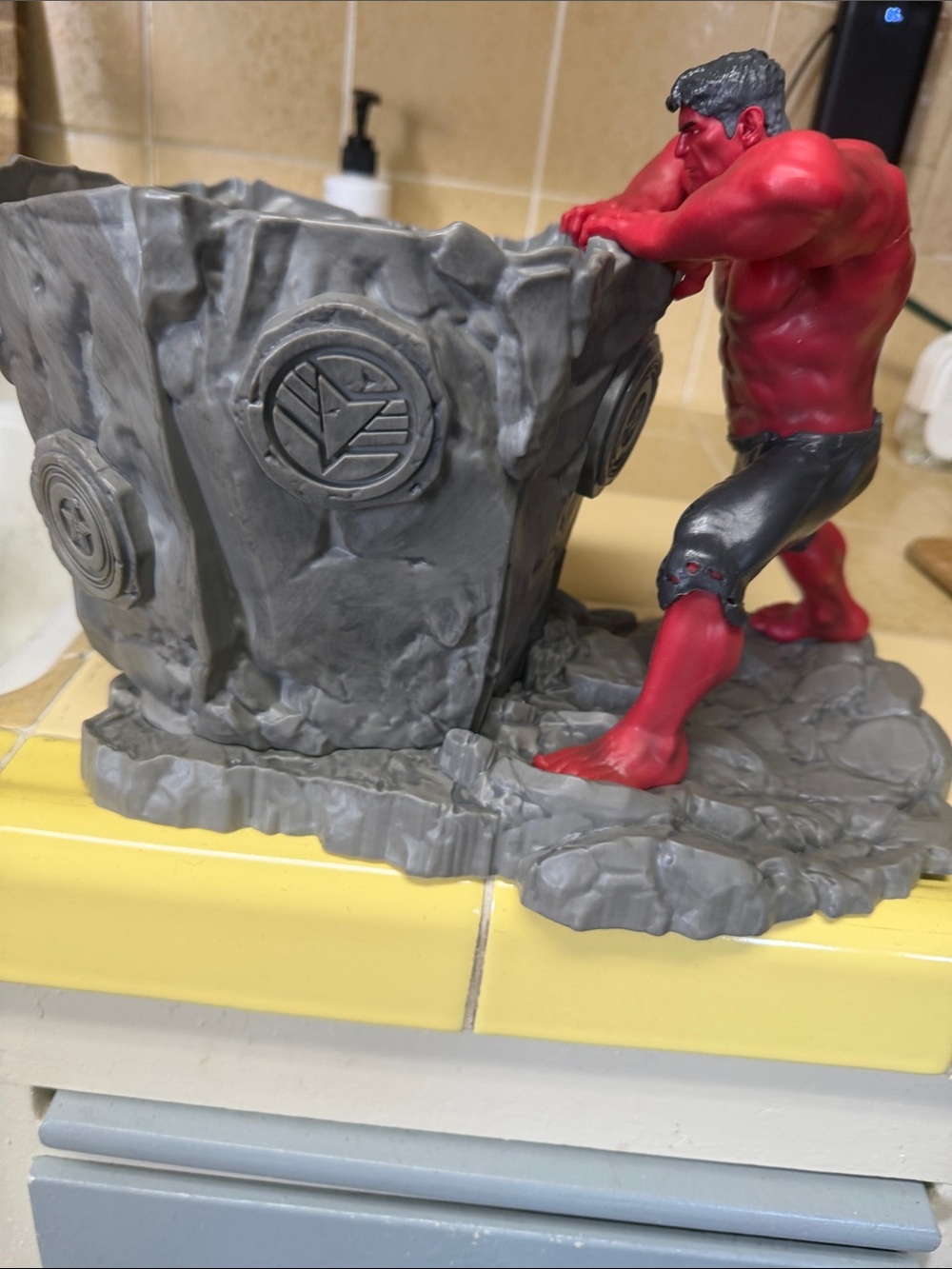 Red Hulk Figure Desk Organizer - Gray Rock Base